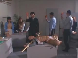 Ιάπωνες βρόμικο ταινία σκλάβος τιμωρημένος/η με μεγάλος κερί dripped επί αυτήν σώμα