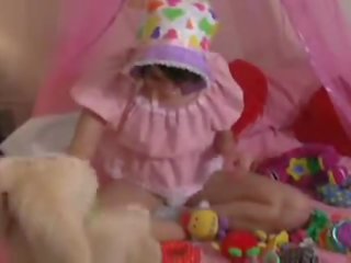 Abdl 女士們 diapered 萊拉