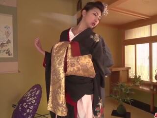 אמא שאני אוהב לדפוק לוקח מטה שלה kimono ל א גדול זין: חופשי הגדרה גבוהה סקס סרט 9f