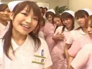 Asiatiskapojke sjuksköterskor njuta kön på topp