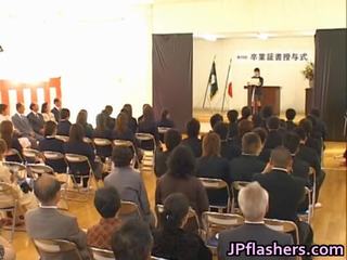 Japānieši mīļumiņš laikā graduation