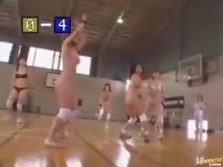 Başlangyç aziýaly girls play naked basketbol