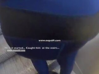 Min kone la eldre unknown mann til berøre henne fitte lepper løpet henne spandex leggings i subway