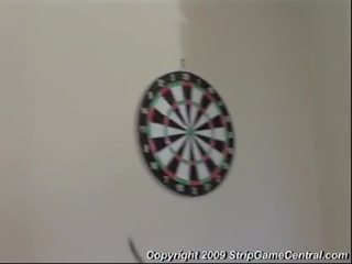 Charlie e tearry jogar tira darts