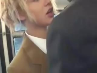 Blond mieze saugen asiatisch jungs mitglied auf die bus