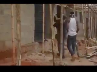 非洲的 nigerian 貧民窟 chaps 鋼棒 一 處女 / 部分 我