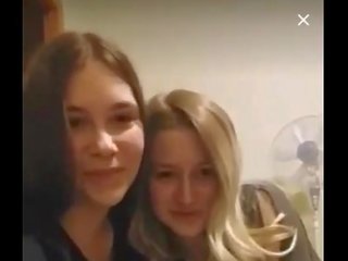 [Periscope] Ukrainian teen girls practice smooching
