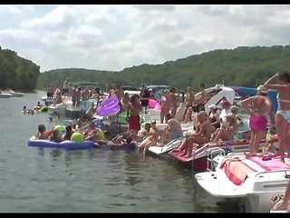 Público nudez e público provocação festa adolescentes