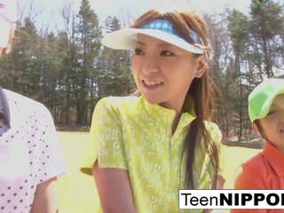 美丽 亚洲人 青少年 女孩 玩 一 游戏 的 条 高尔夫球: 高清晰度 xxx 夹 0e