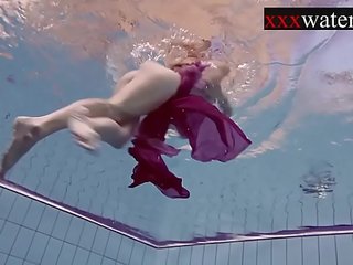 Vyfajčenie veľký ruské červenovlasé v the bazén <span class=duration>- 7 min</span>